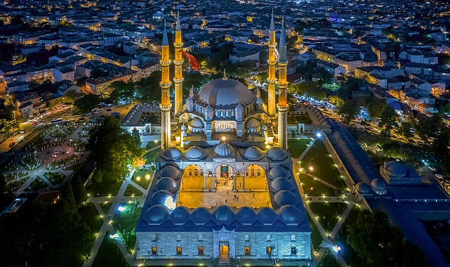AFETLERE SON, ŞEHİTLERE RAHMET İÇİN 90 BİN CAMİDE DUA EDİLDİ