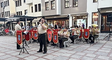 Askeri bandodan Zafer Bayramı konseri