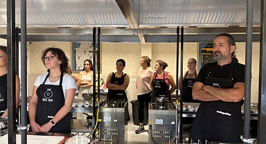 Gastronomi Akademisinde el yapımı makarna atölyesi