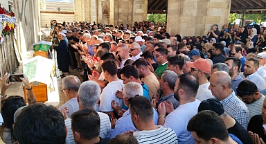 İki gencin cenazesinde gözyaşları sel oldu