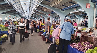 MEYVE FİYATLARI VATANDAŞI TERLETTİ