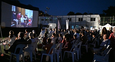 Neşeli günler gösterimde