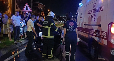 Otomobil yayalara çarptı