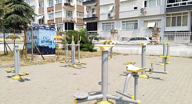 PARKLAR YENİLENİYOR, MAHALLEYE YENİ NEFES GELİYOR