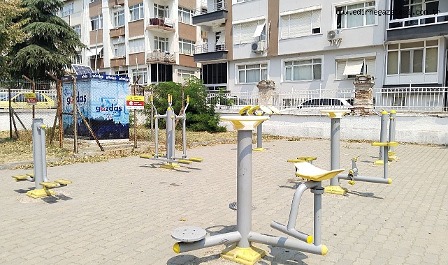 PARKLAR YENİLENİYOR, MAHALLEYE YENİ NEFES GELİYOR