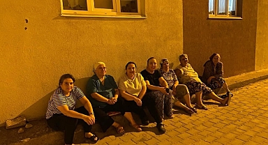 Sokakta sohbet geleneğini yaşatmaya çalışıyorlar