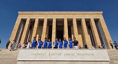 TED Edirne Koleji kürekçileri Anıtkabir'i ziyaret etti