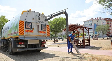 TEMİZLİK SEFERBERLİĞİ PARKLARDA DEVAM EDİYOR