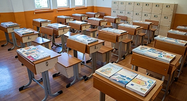 Ücretsiz ders kitapları sıralarda yerini aldı