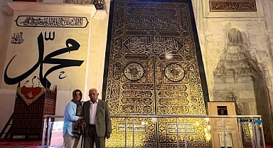 Aksal, babasıyla birlikte Eski Camii’yi ziyaret etti