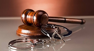 Evden ev hapsine, diğeri serbest