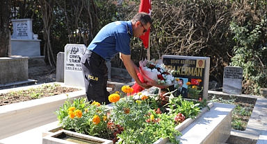 Şehit Kerman, kabri başında anıldı