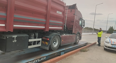 Taşıma sınırını aşan kamyon sürücüsüne 25 bin 469 lira ceza