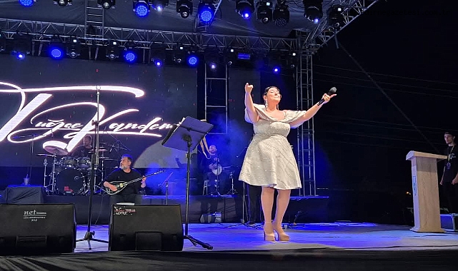 Tuğçe Kandemir İpsala'da konser verdi