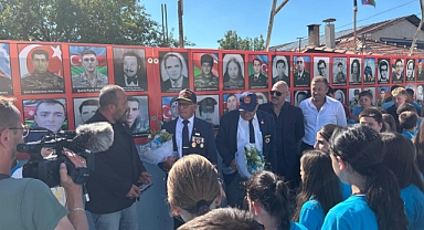 Türkiye - Azerbaycan Şehitleri Fotoğraf Köşesi ilgi çekiyor