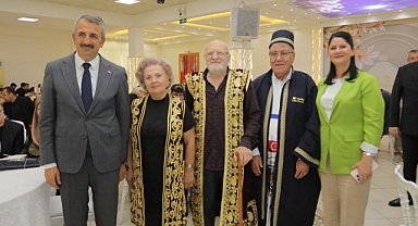 Yılın ahisi şet kuşandı