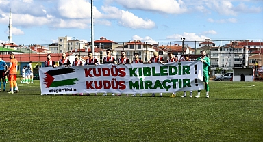 Amatör futbol maçında Filistin'e destek pankartı açıldı