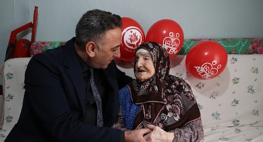 Asırlık Çınara Anlamlı Kutlama