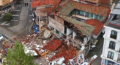 Depremin Hasarı Gün Ağarınca Ortaya Çıktı