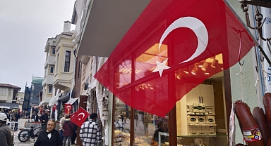Edirne Belediyesi'nden Esnafa ve Vatandaşa Bayrak Hediyesi