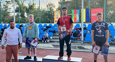 Edirneli güreşçiler madalyalarla döndü