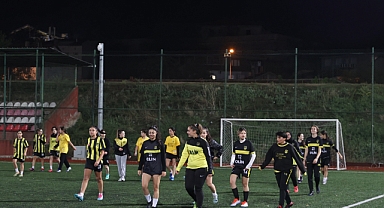 Kadın Futbolcular Sahada Tarih Yazmak İstiyor