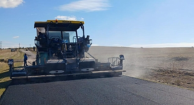 Köy yollarına sıcak asfalt