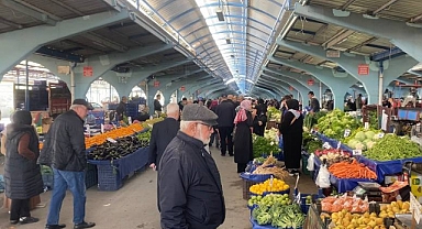 MEYVE DAR GELİRLİNİN CEBİNİ YAKIYOR