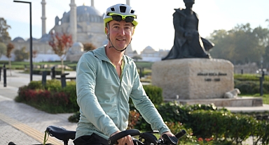 Pedallar Bir Arkadaşlık Anısına