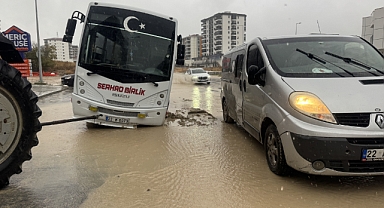 SAĞANAK YOLU ÇÖKERTTİ