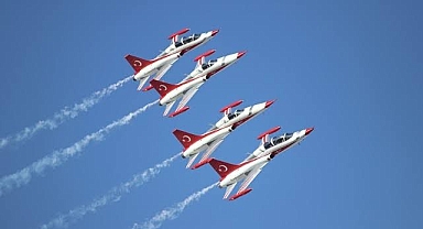 Türk Yıldızları Edirne Semalarında deneme uçuşunda