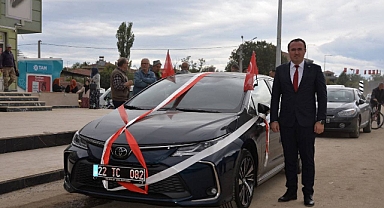 Yeni Makam Aracını Halkına Tanıttı