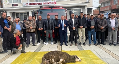 Yenikarpuzlu’nun Yeni İtfaiye Aracı Hizmete Girdi