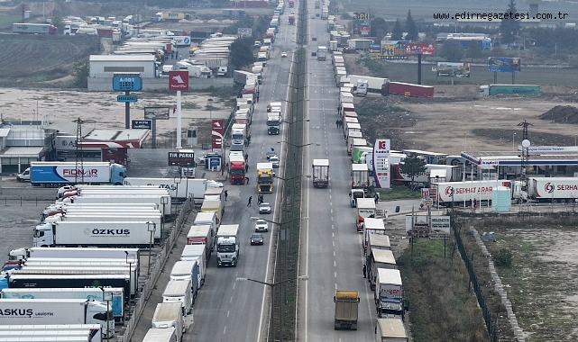 Çift yönlü 7'şer kilometre tır kuyruğu