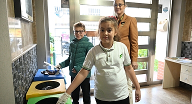 Çocuklardan Geri Dönüşümle Kitaplık