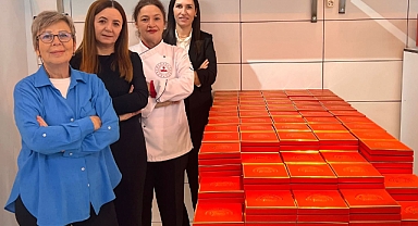 İpsalalı kadınların hazırladığı çikolatalar öğretmenlere hediye edildi