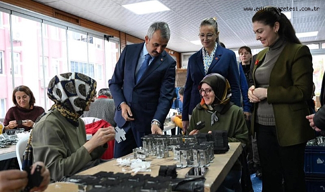 Kadınların Üretime Katkısına Vali Sezer’den Destek