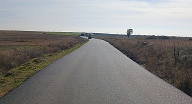 Köy yollarında sıcak asfalt çalışmaları sürüyor