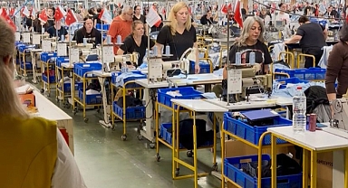 Modavizyon’da 1300 Kişi Ata’ya Saygı Duruşunda