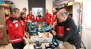 Öğretmenler olası afetlerde hayat kurtarmaya hazırlanıyor