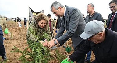 Şehitler İçin 500 Fidan Toprakla Buluştu