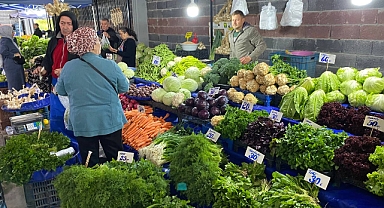 Soğuk Hava Çarşamba Pazarı’nı Doldurdu