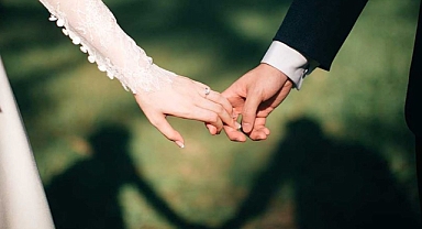 Yeni Evlenen Gençlere Faizsiz Kredi Artıyor