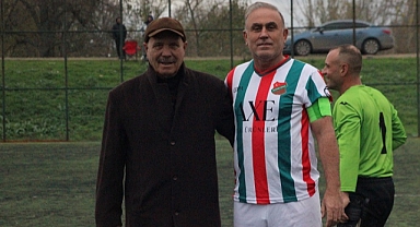 48 Yaşında Futbol Aşkıyla Hala Yeşil Sahalarda