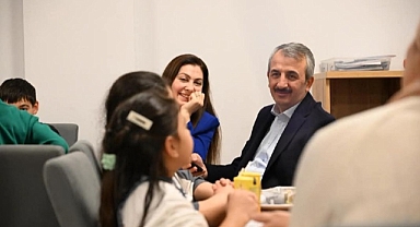 Bir Çocuk Gülerse Dünya Güler