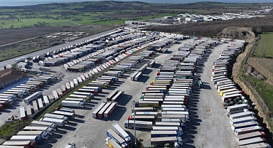 Çiftçi eylemleri sınır kapılarında tır trafiğini aksatıyor