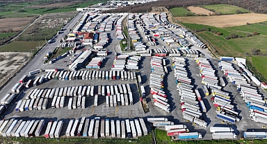 Çiftçi Protestosu Sınır Ticaretini Aksattı