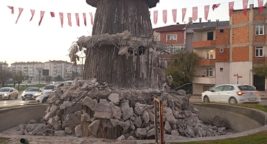 Dönel Kavşaktaki Süs havuzu Yıkılıyor