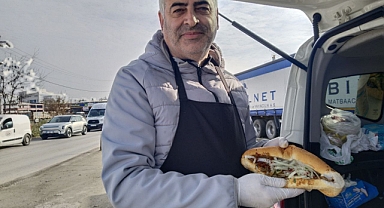 Gaziantep’in ünlü lezzeti ciğer kavurma Edirne’de sokak lezzetine dönüştü