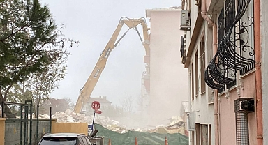 Kaleiçi’nde Yılların Lojmanları Tarihe Karışıyor